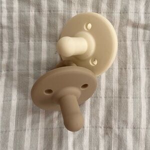 🫰🏼BOGO🫰🏼Adora neutral colored pacifiers